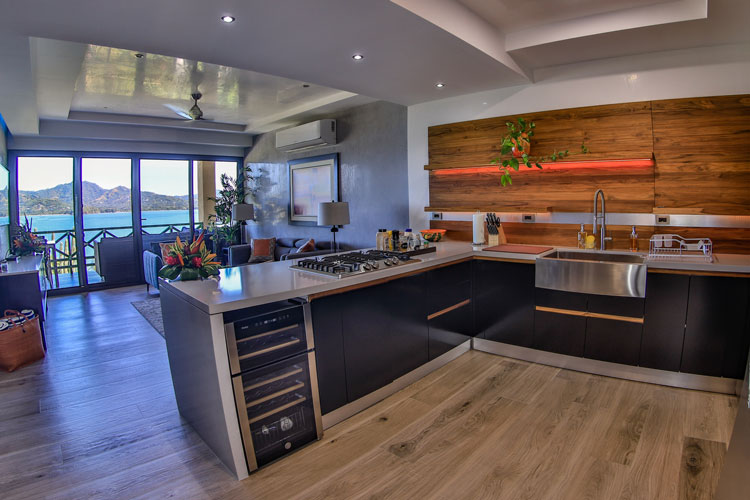 Gourmet kitchen with ocean view, Condo 512